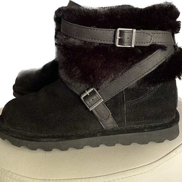 Bearpaw black booties genuine suede and fur worn once. Like new! - Picture 10 of 10